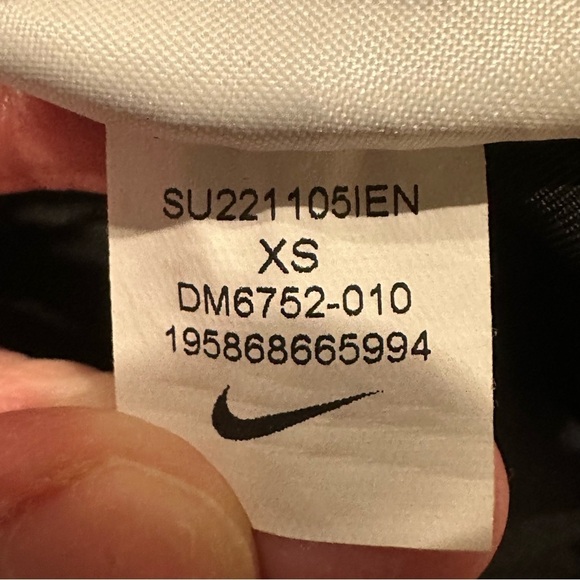 Nike Women's Swoosh Woven Easy Shorts Black Size XS DM6752-010 - Picture 9 of 9